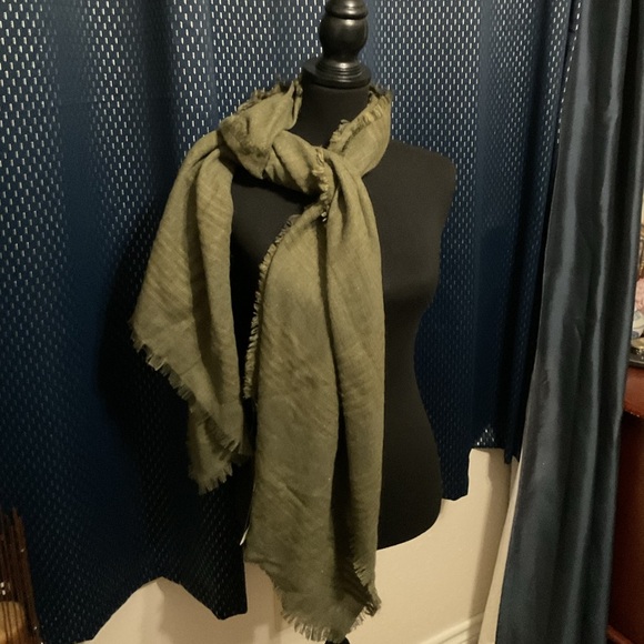 NWT I.N.C. International Concepts Fringed Wrap / Scarf Olive Green Fringed - Picture 2 of 5